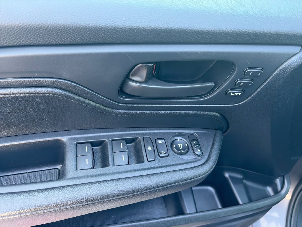Used 2025 Honda Odyssey EX-L image 24