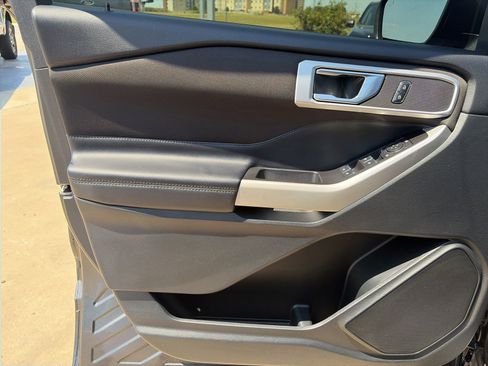 Used 2020 Ford Explorer XLT RWD image 12