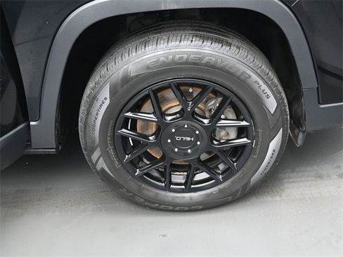 Used 2019 Jeep Cherokee Latitude w/ Cold Weather Group image 34