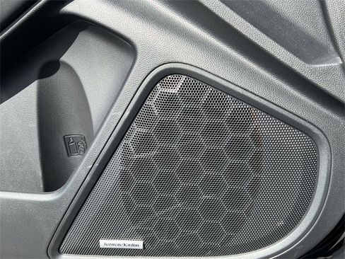 Certified 2025 Subaru Outback Limited image 31