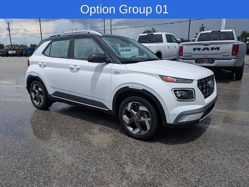 Used 2024 Hyundai Venue Limited FWD image 2