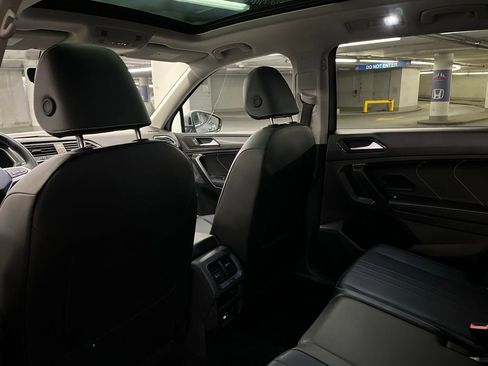 Used 2024 Volkswagen Tiguan SE w/ Panoramic Sunroof Package image 22