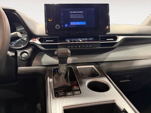 Used 2025 Toyota Sienna LE image 12