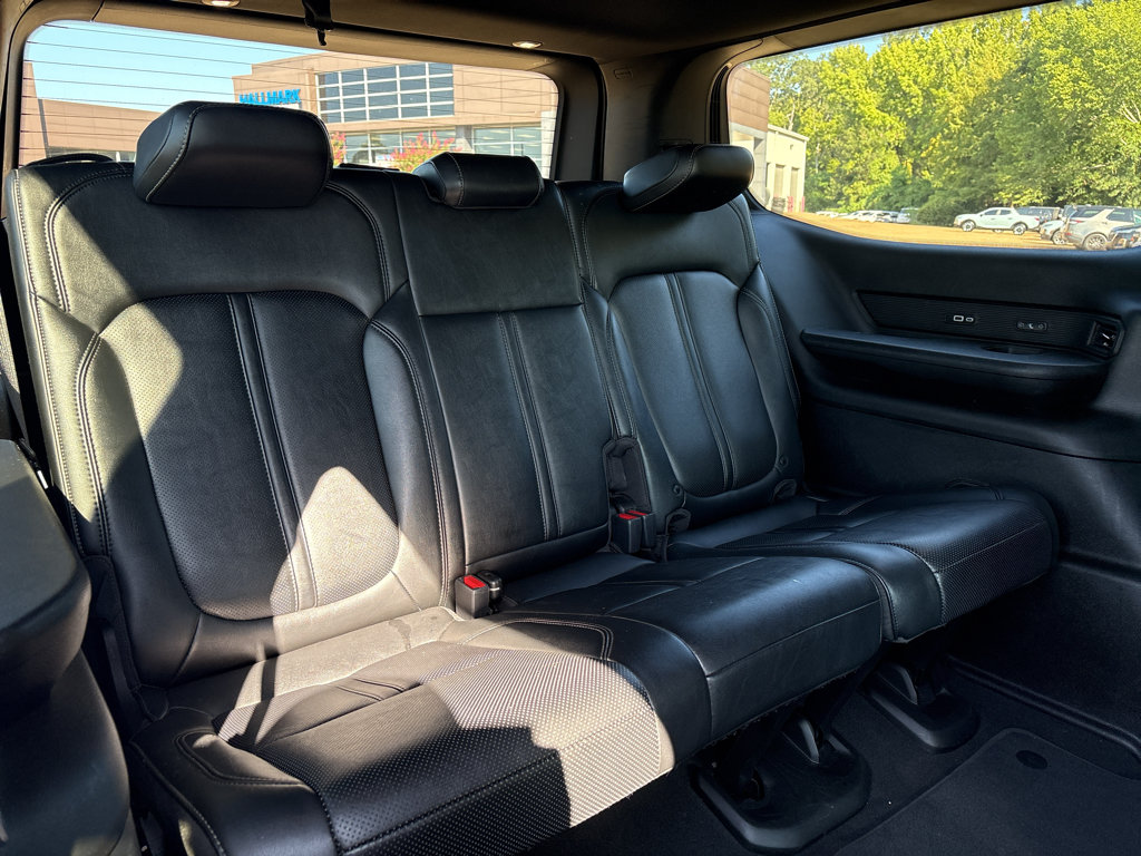 Used 2024 Jeep Wagoneer Series III AWD/4WD image 14