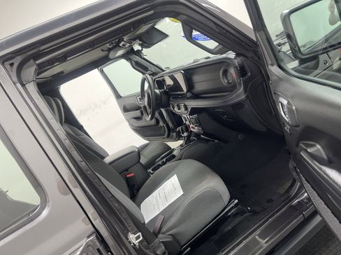 Used 2024 Jeep Wrangler Unlimited Rubicon AWD/4WD image 22