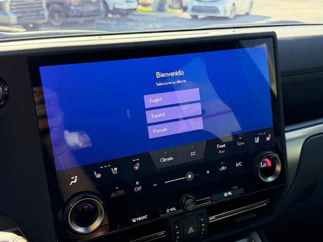Used 2026 Lexus GX 550 w/ Accessory Package (2T) AWD/4WD image 24