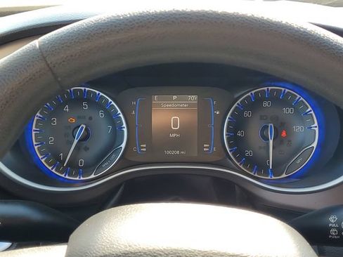 Used 2017 Chrysler Pacifica Touring Plus w/ Tire & Wheel Group FWD image 15