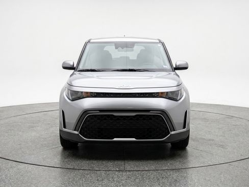 Used 2025 Kia Soul LX w/ LX Technology Package FWD image 2