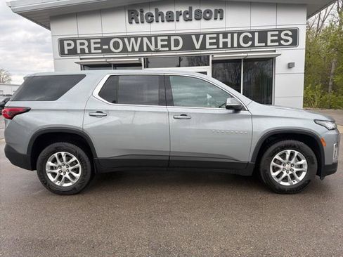 Used 2023 Chevrolet Traverse LS AWD/4WD image 2