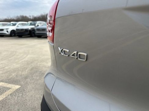 Certified 2025 Volvo XC40 B5 Plus image 37