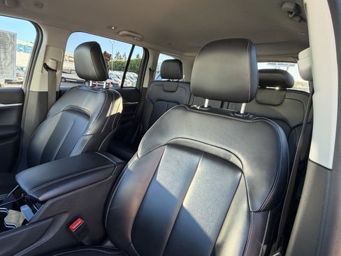 Used 2023 Jeep Grand Cherokee Limited image 12