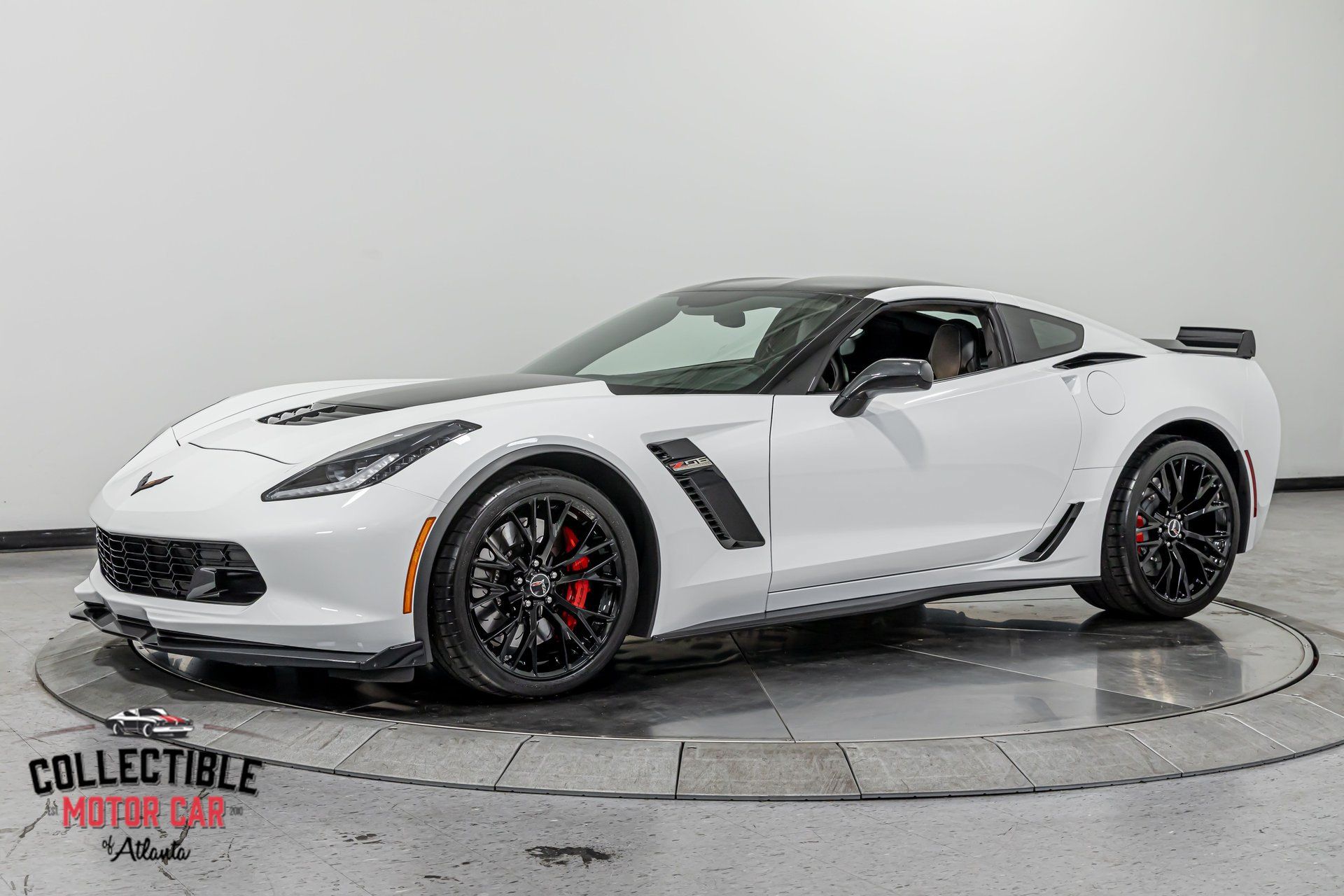 Used 2015 Chevrolet Corvette Z06 w/ 3LZ Preferred Equipment Group RWD image 11