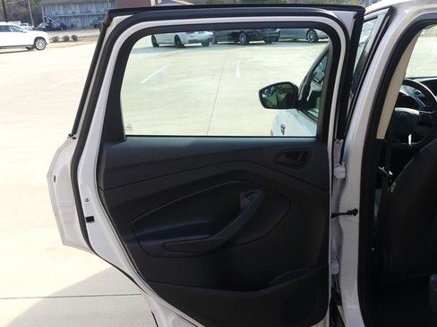 Used 2019 Ford Escape S image 30