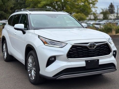 Used 2026 Toyota Highlander Platinum AWD/4WD image 7