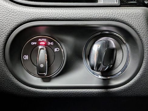 Used 2025 Porsche Macan image 31