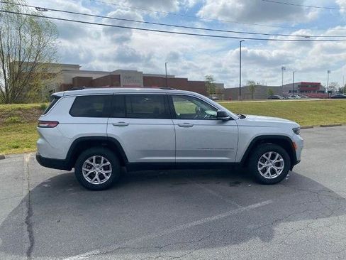 Used 2023 Jeep Grand Cherokee L Limited AWD/4WD image 8