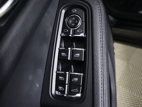 Used 2023 Porsche Macan S AWD/4WD image 39