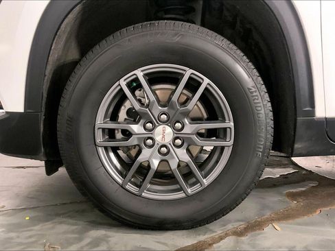 Used 2025 GMC Acadia Elevation FWD image 9