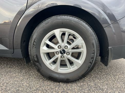 Used 2024 Kia Carnival LX image 31