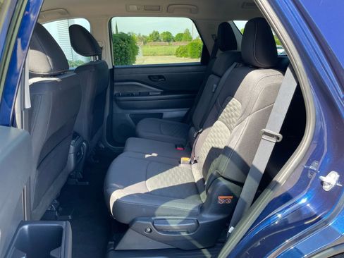 Used 2025 Nissan Pathfinder SV AWD/4WD image 28
