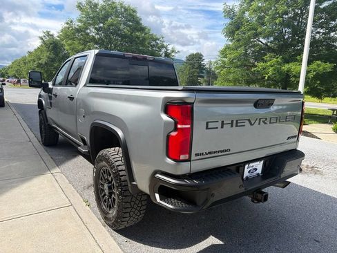 Used 2024 Chevrolet Silverado 2500 ZR2 w/ Technology Package AWD/4WD image 5