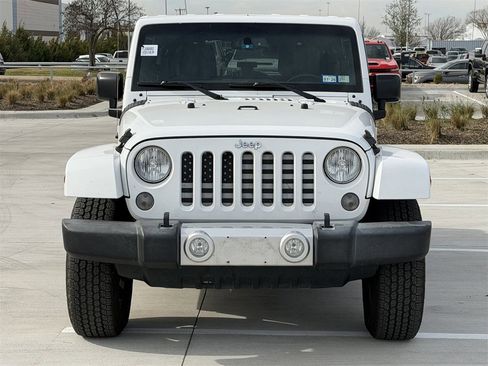 Used 2015 Jeep Wrangler Unlimited Sahara w/ Connectivity Group image 7