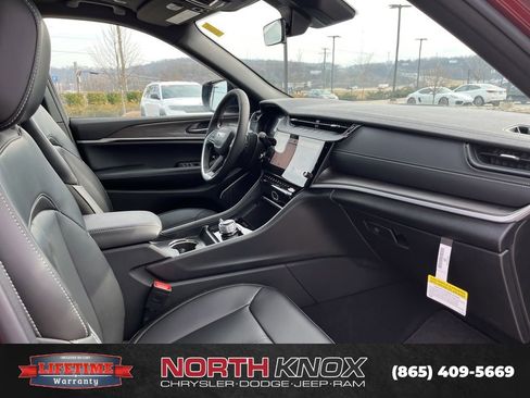 New 2026 Jeep Grand Cherokee L Limited w/ Limited Altitude Package AWD/4WD image 32