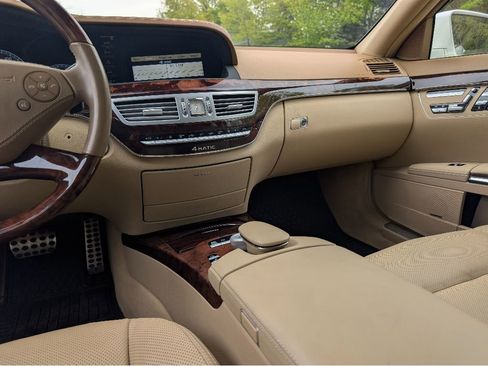 Used 2010 Mercedes-Benz S 550 4MATIC image 25