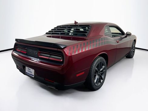 Used 2022 Dodge Challenger SXT w/ Plus Package image 5