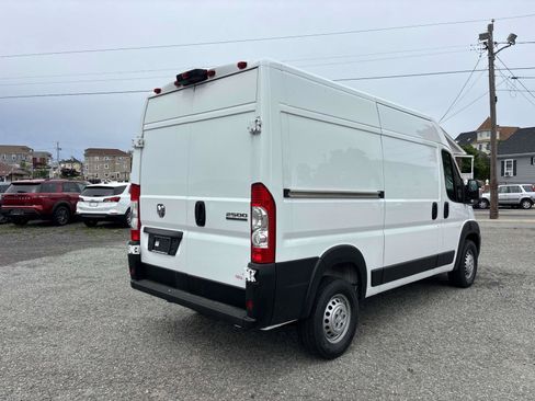 Used 2025 RAM ProMaster 2500 w/ Convenience Group FWD image 4