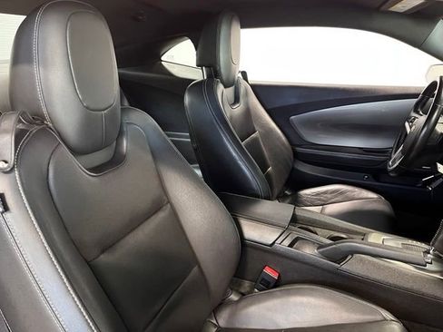 Used 2015 Chevrolet Camaro LT RWD image 10