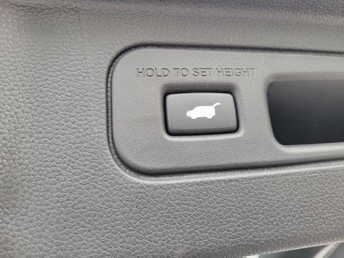 Used 2025 Honda Pilot EX-L image 9