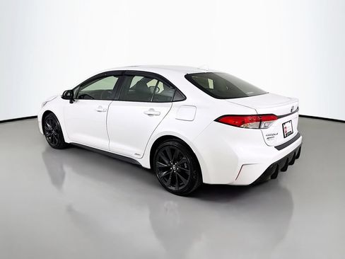 Certified 2025 Toyota Corolla SE w/ SE Premium Package AWD/4WD image 6