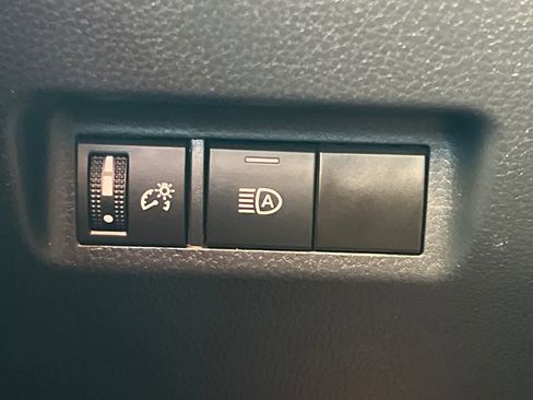 Used 2023 Toyota RAV4 XLE FWD image 31