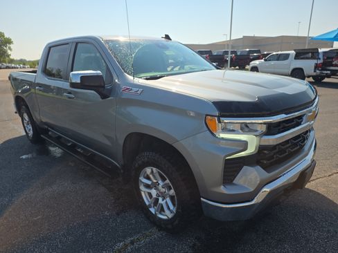 Used 2024 Chevrolet Silverado 1500 LT w/ Z71 Off-Road Package AWD/4WD image 2
