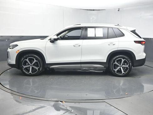 Certified 2025 Volkswagen Tiguan SE image 5