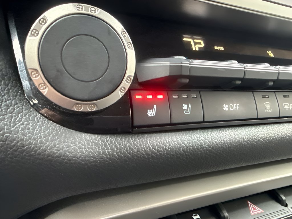 Used 2024 Toyota Tundra Limited AWD/4WD image 21