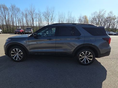 Used 2025 Ford Explorer ST-Line image 5