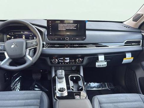 New 2026 Mitsubishi Outlander SE image 21