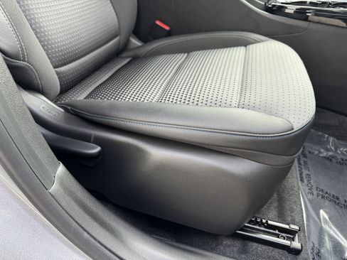 Used 2025 Chevrolet Trax LT image 24