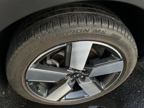 Used 2024 Hyundai Santa Fe Limited image 10