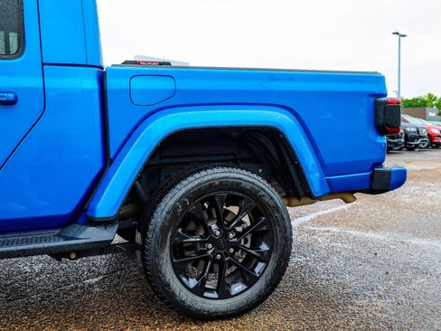 Used 2022 Jeep Gladiator Overland AWD/4WD image 6