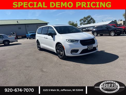 New 2026 Chrysler Pacifica Select image 7