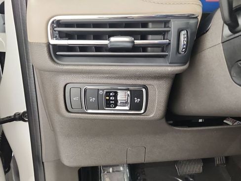 Used 2023 Lincoln Corsair AWD w/ Equipment Group 101A image 28