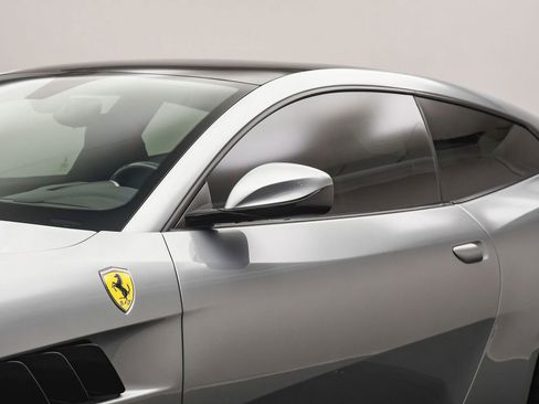 Used 2018 Ferrari GTC4Lusso T image 12