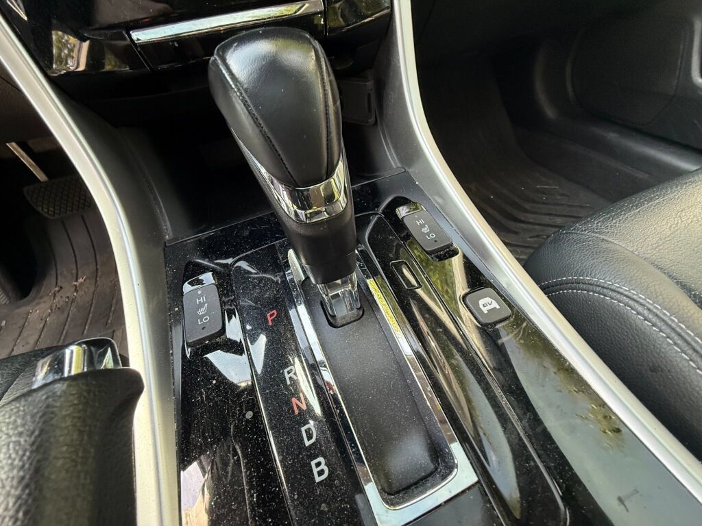 Used 2017 Honda Accord EX-L image 10