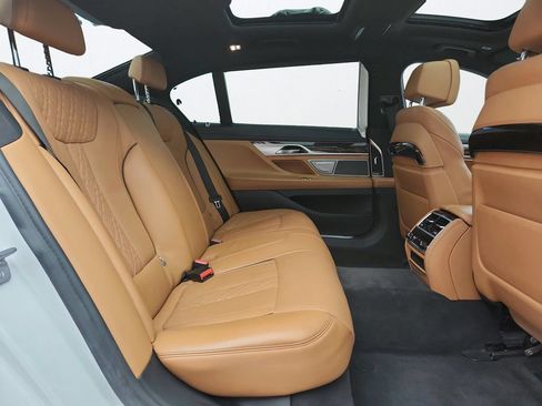 Used 2019 BMW 750i xDrive w/ Executive Package AWD/4WD image 32