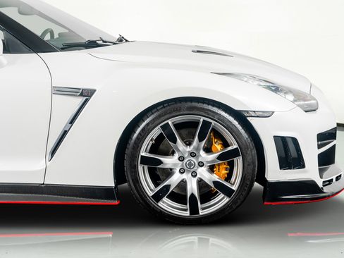 Used 2009 Nissan GT-R Premium image 6