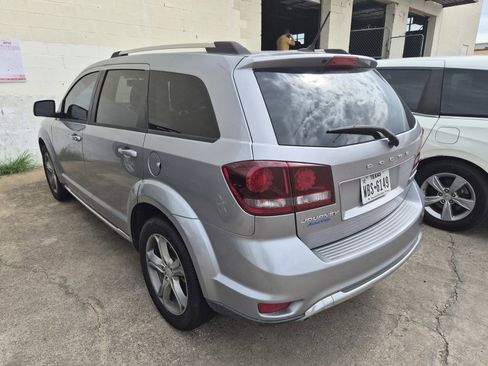 Used 2017 Dodge Journey Crossroad FWD image 3