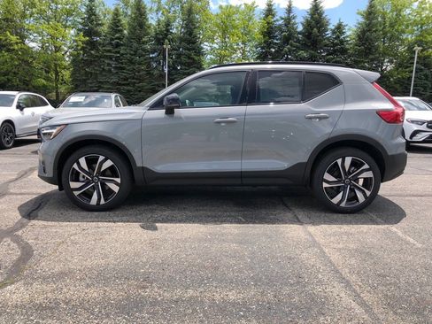 New 2025 Volvo XC40 B5 Plus w/ Protection Package Premier image 7